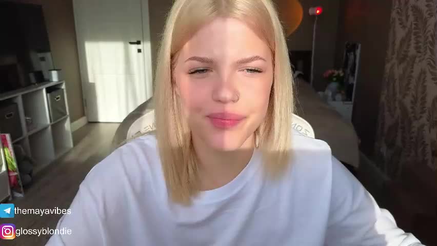 maya_blonde18 Live Sex April 14, 2026
