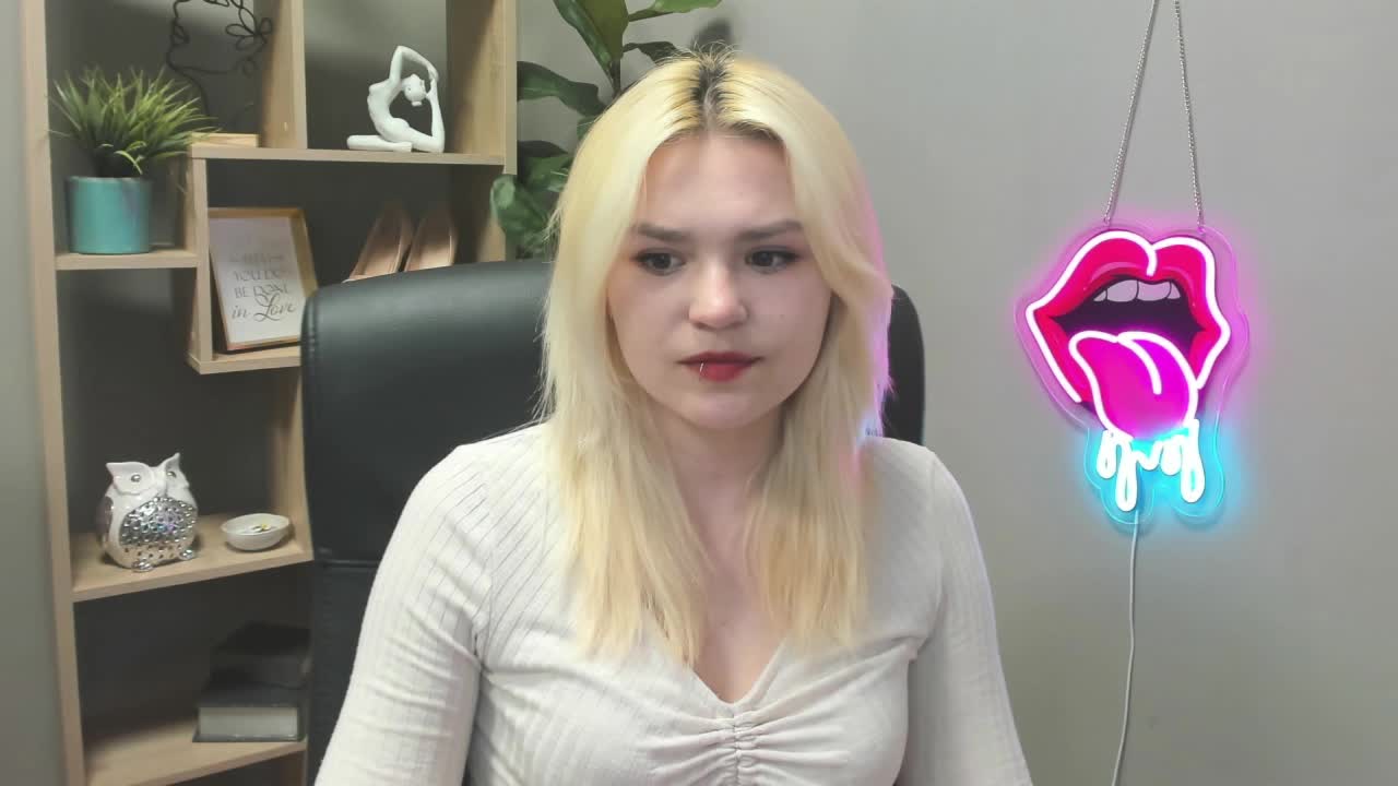 SweetLilyxo Live Sex April 14, 2026