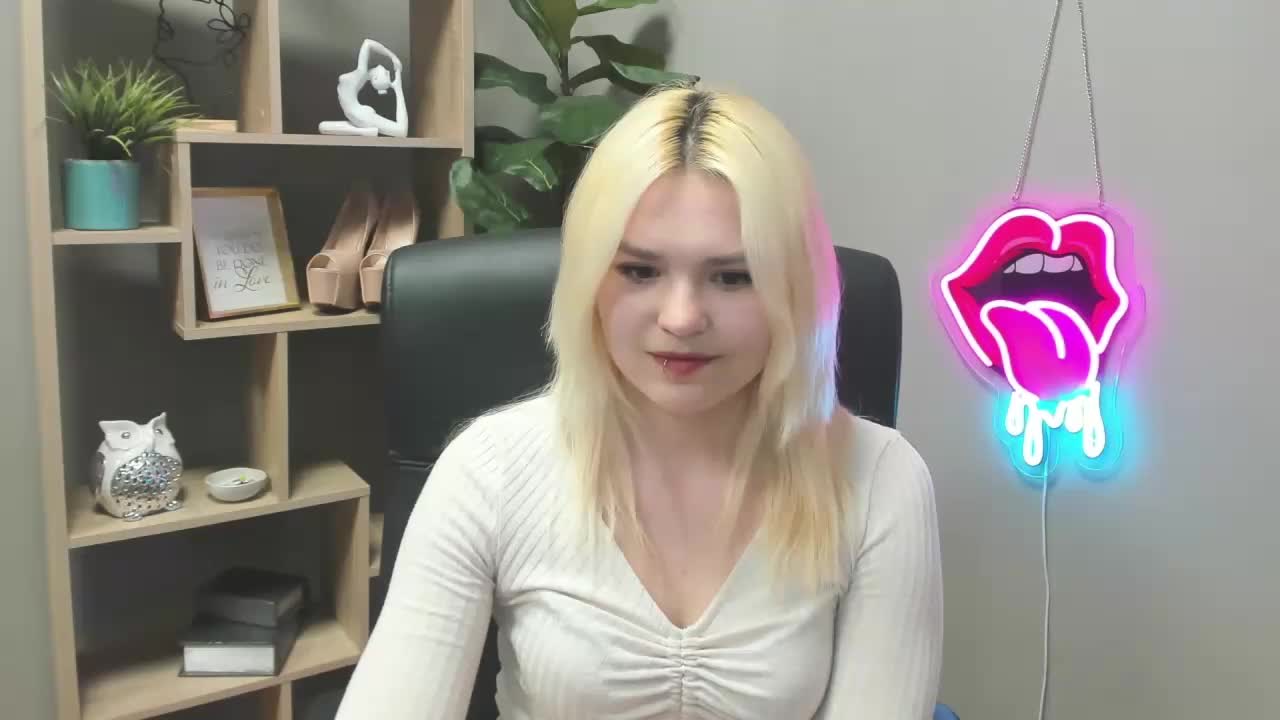 SweetLilyxo Live Sex April 14, 2026