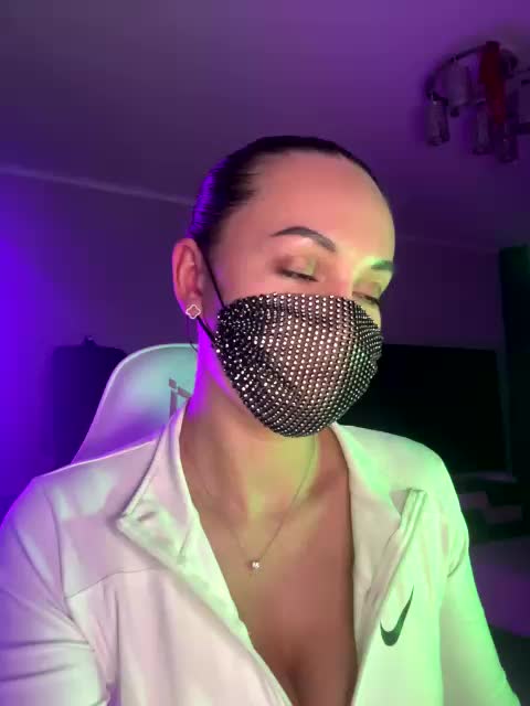 QWEENII Live Sex April 15, 2026