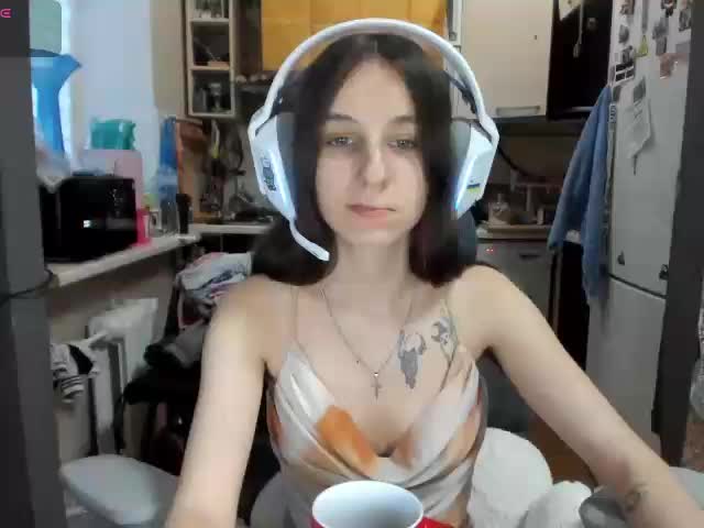 KikNika Live Sex April 15, 2026
