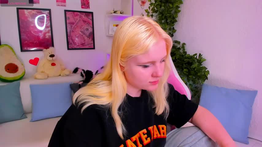 art_lovee Live Sex April 15, 2026
