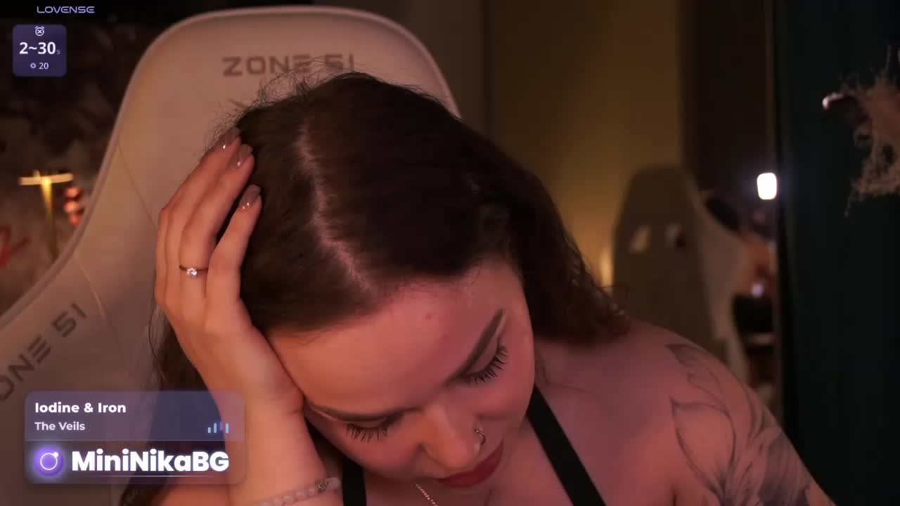 MiniNika Live Sex April 16, 2026