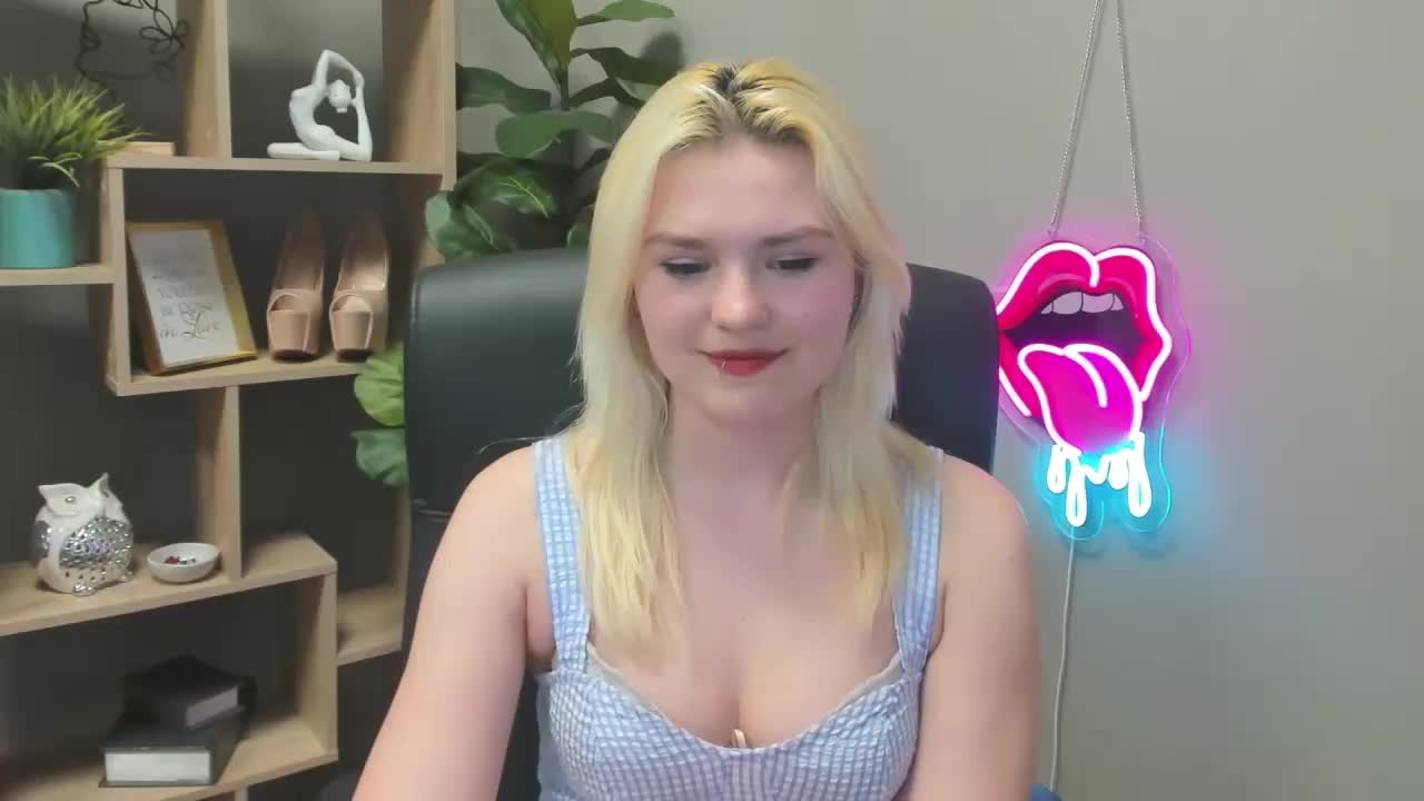 SweetLilyxo Live Sex April 17, 2026