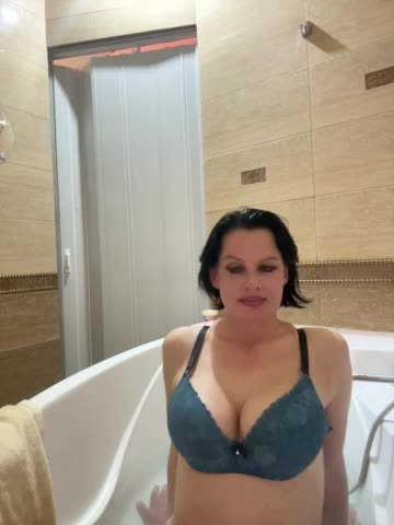 RoyalBreasts Live Sex April 17, 2026