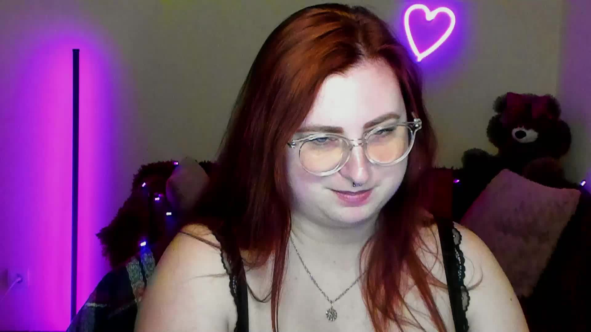 Aliciaredluv Live Sex April 17, 2026