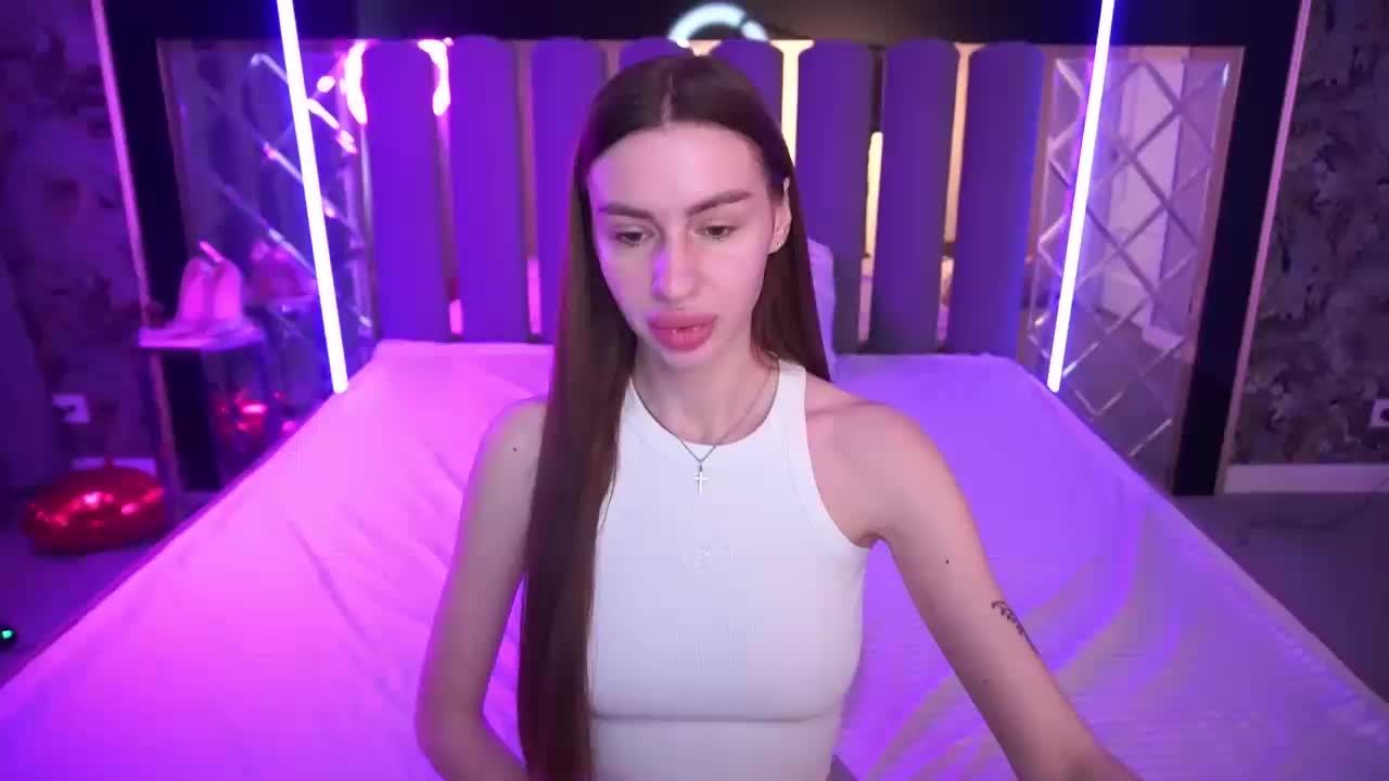 SnowWhiteee Live Sex April 17, 2026