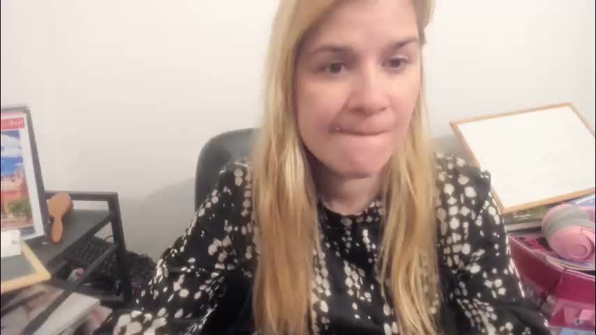 artsyandcraftsy_ Live Sex April 17, 2026