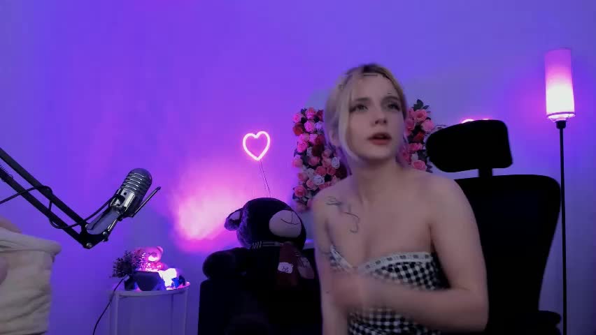 aurorawrenfield Live Sex April 18, 2026
