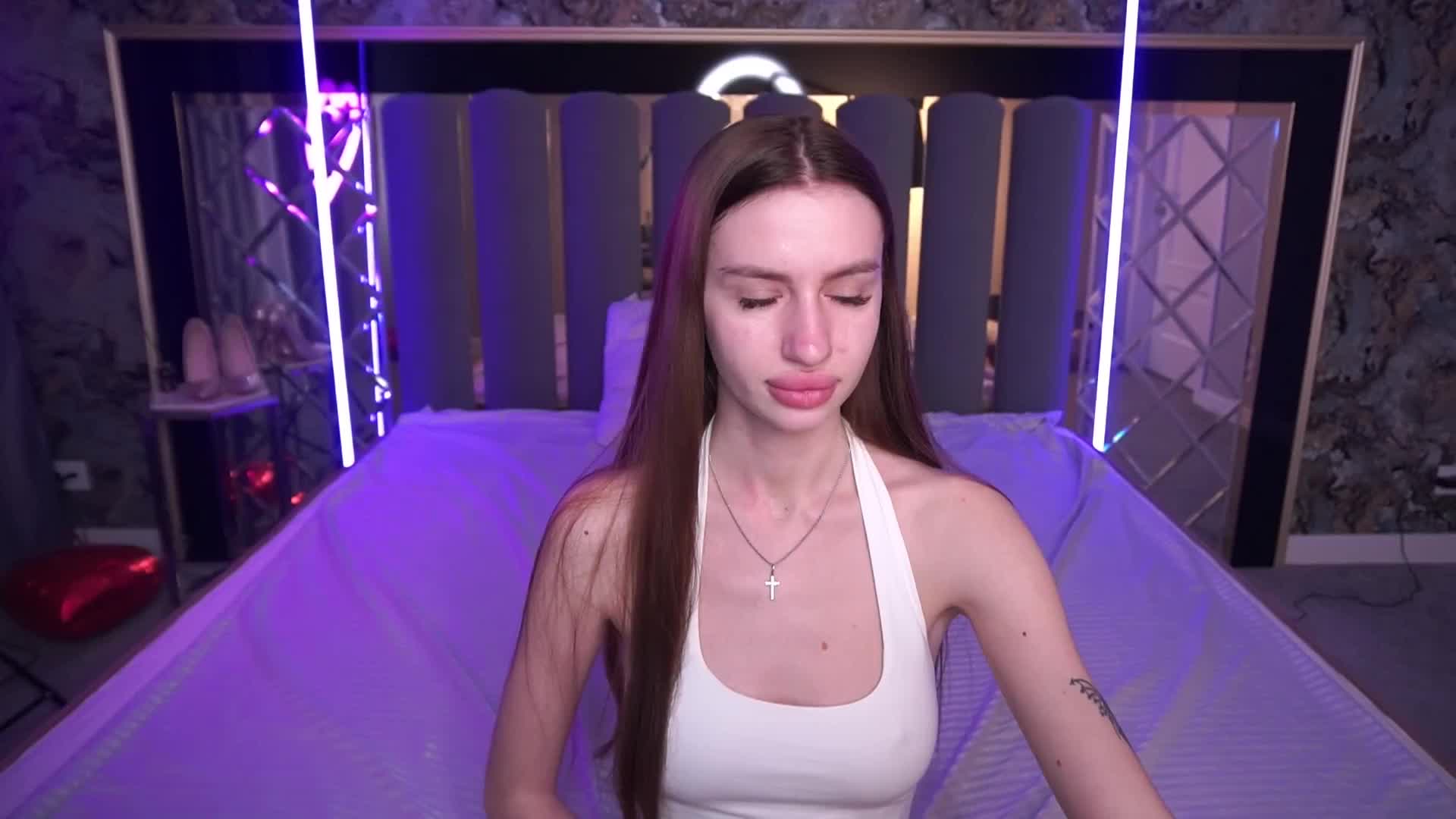 SnowWhiteee Live Sex April 23, 2026