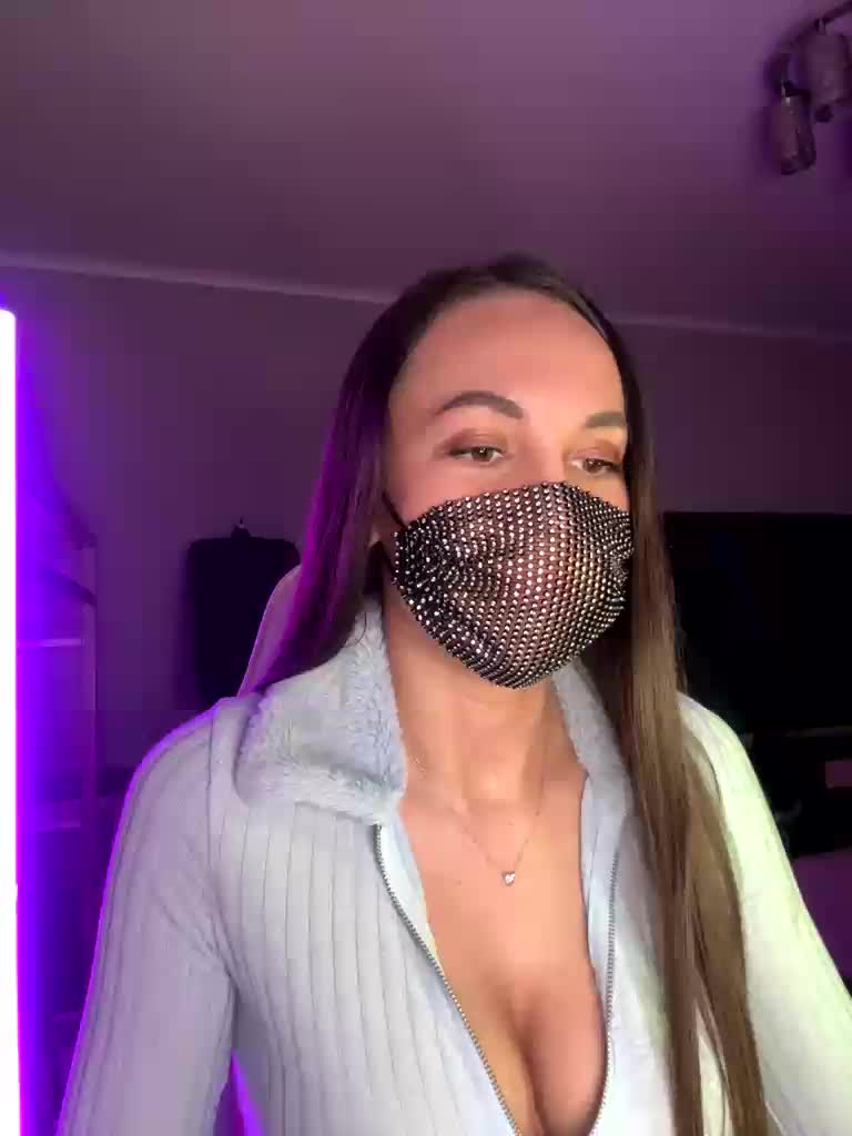 QWEENII Live Sex April 23, 2026