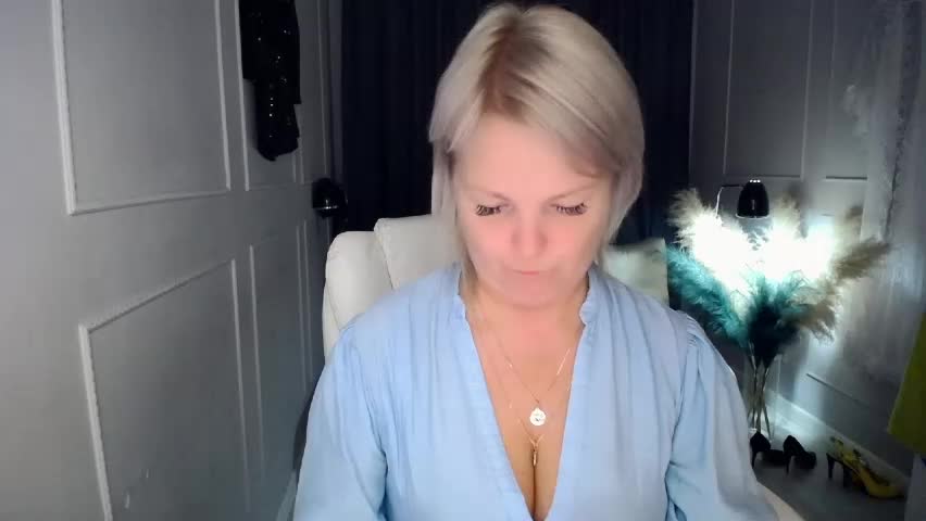 emmmam Live Sex April 24, 2026