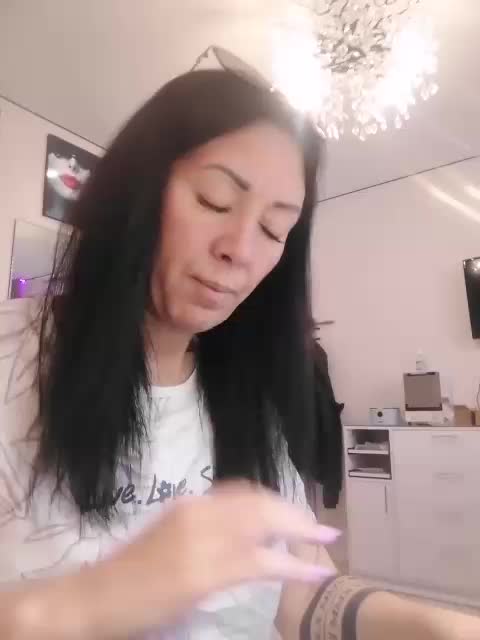 Karolina_Milf Live Sex April 24, 2026