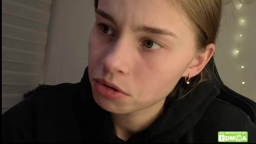roxxxie_reid Live Sex April 25, 2026