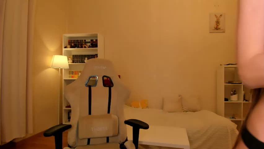 emilyhoston Live Sex April 25, 2026