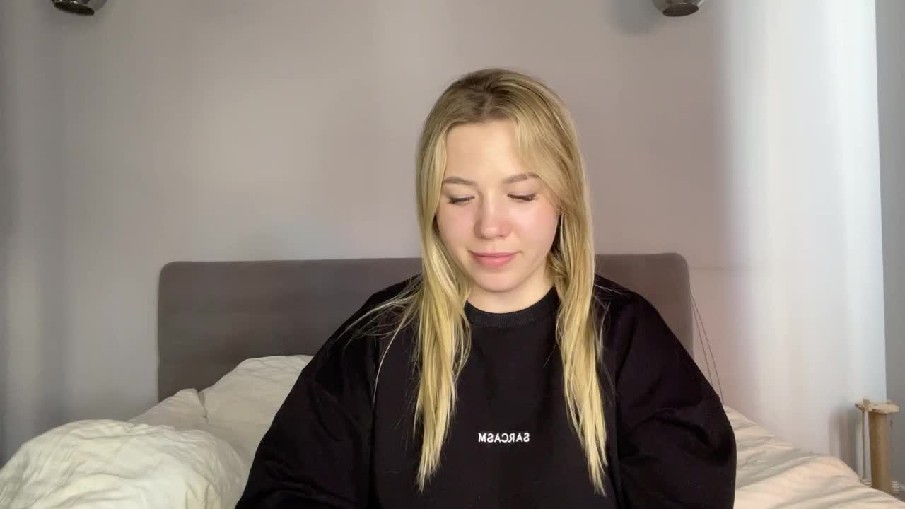 AlyraSun Live Sex April 27, 2026