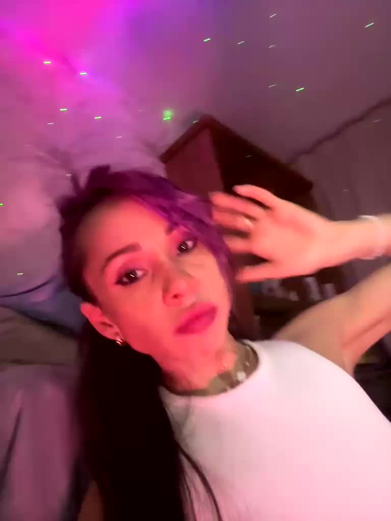 VIP17CoupleDream Live Sex April 27, 2026