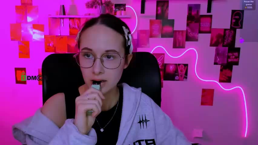mona_cloud Live Sex April 28, 2026