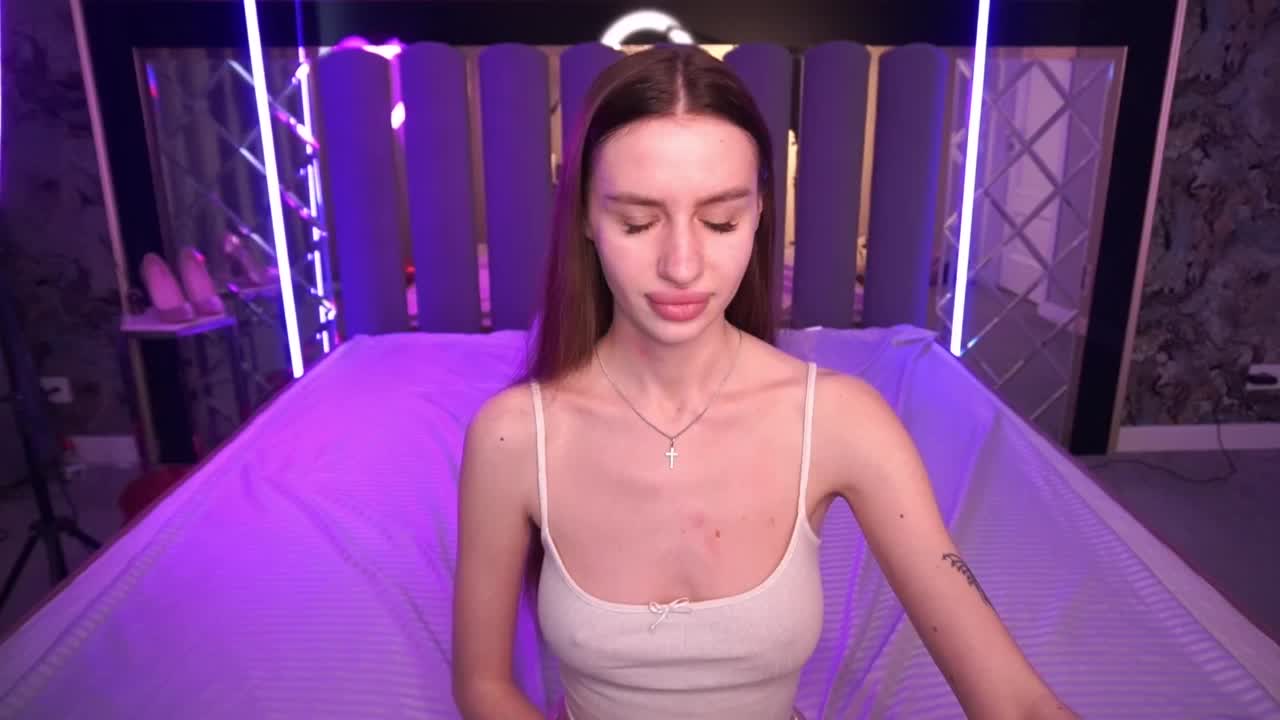 SnowWhiteee Live Sex April 28, 2026
