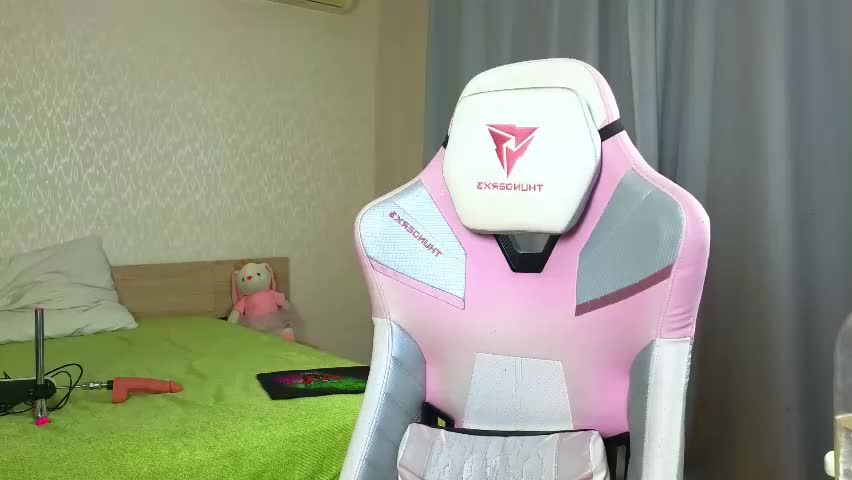 adelina_cowell Live Sex April 28, 2026