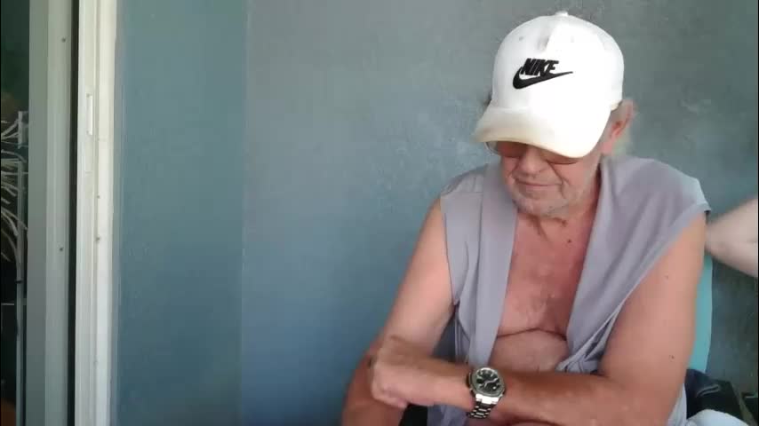 smallpenisbigtongue Live Sex April 29, 2026