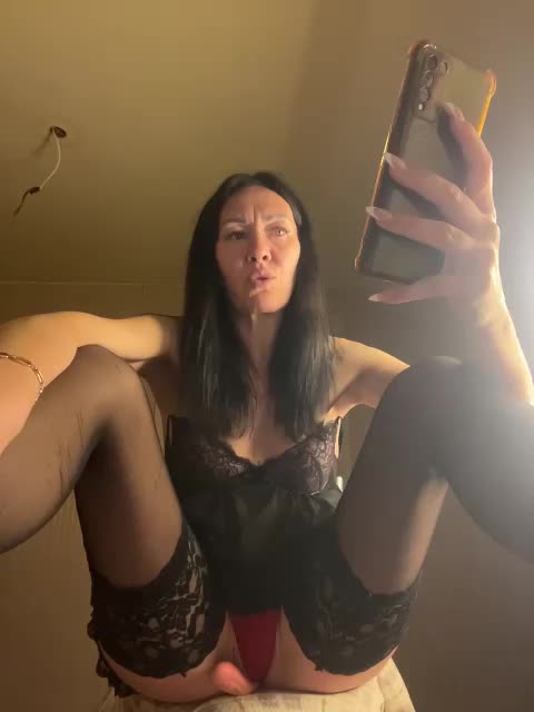 Karolina_Milf Live Sex May 4, 2026