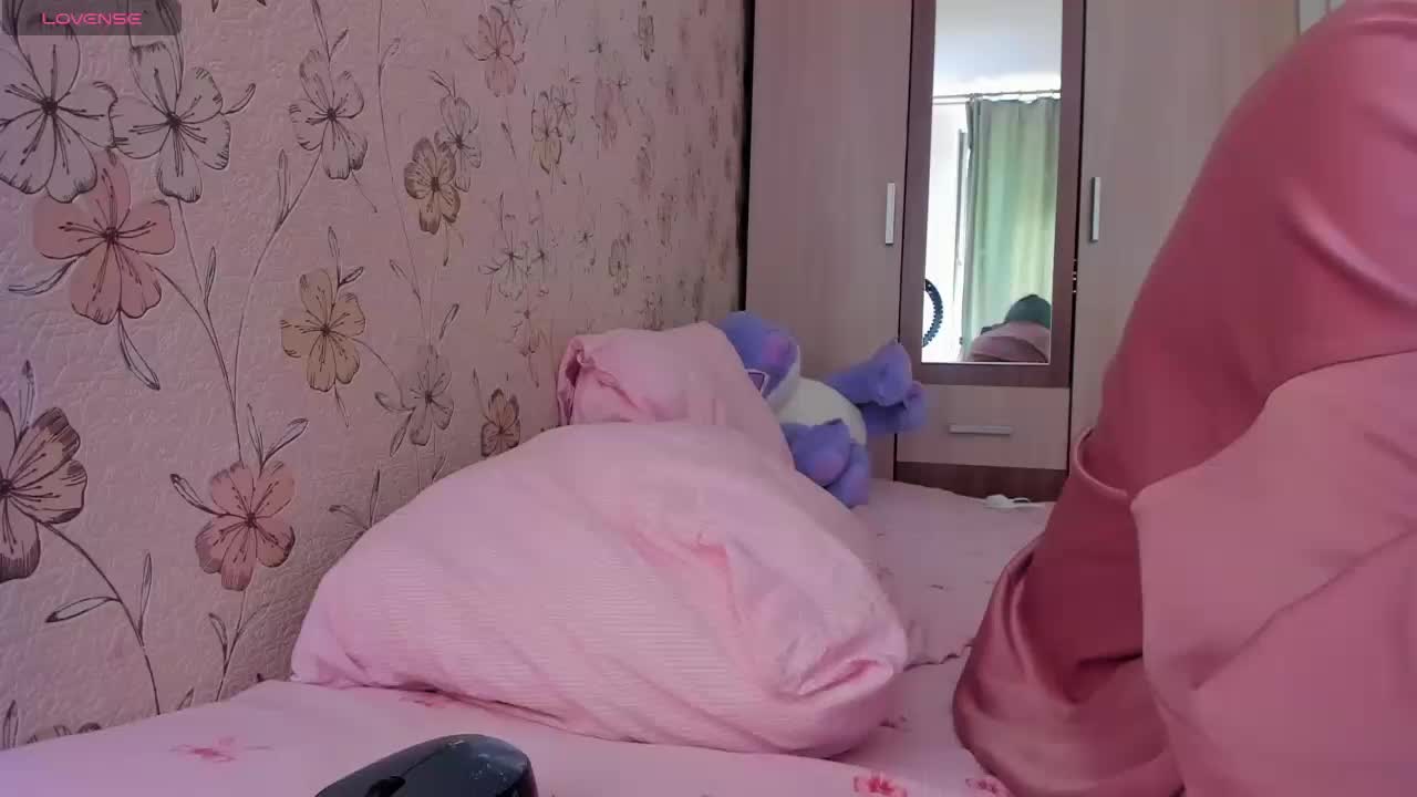 Alicenextdoor Live Sex May 7, 2026