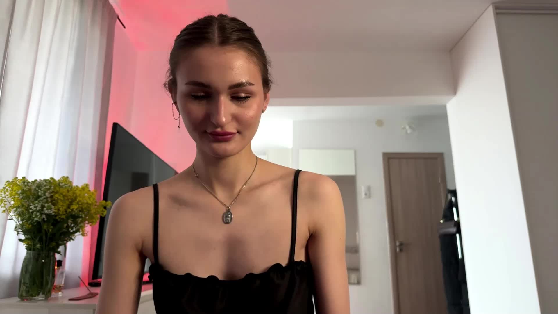 LauraMondella Live Sex May 11, 2026