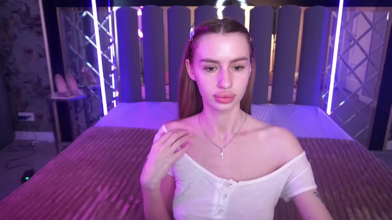 SnowWhiteee Live Sex May 17, 2026