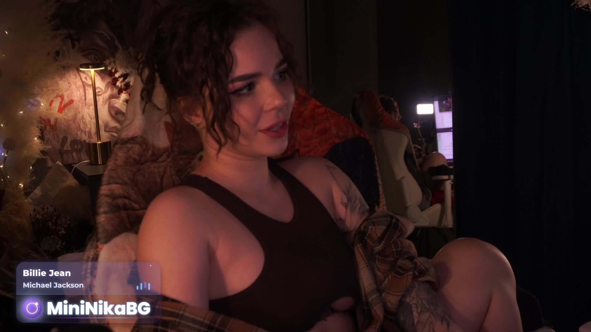 MiniNika Live Sex May 17, 2026