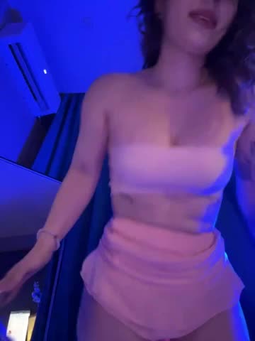 MiniNika Live Sex May 19, 2026