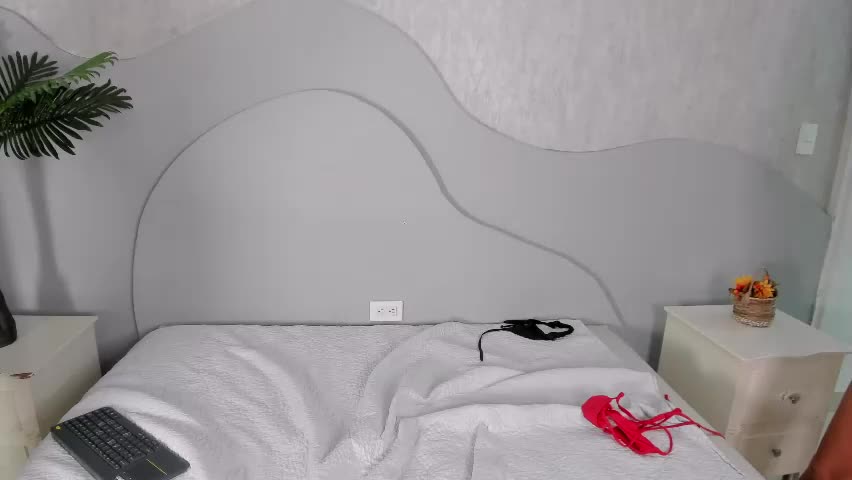 zafiro_n_amber Live Sex May 25, 2026