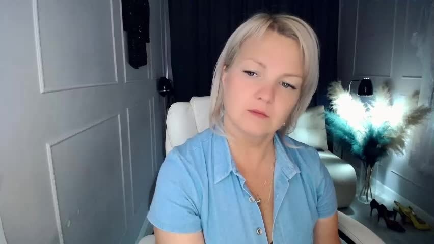 emmmam Live Sex May 25, 2026