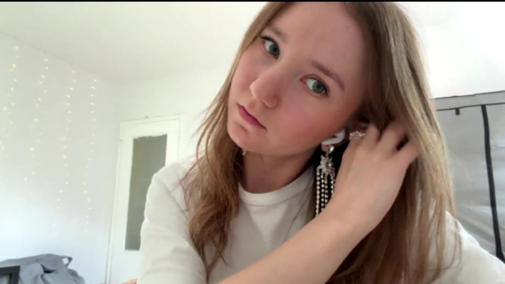lisasmall Live Sex June 7, 2026