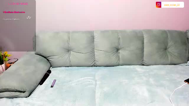eveeevian Live Sex June 15, 2026