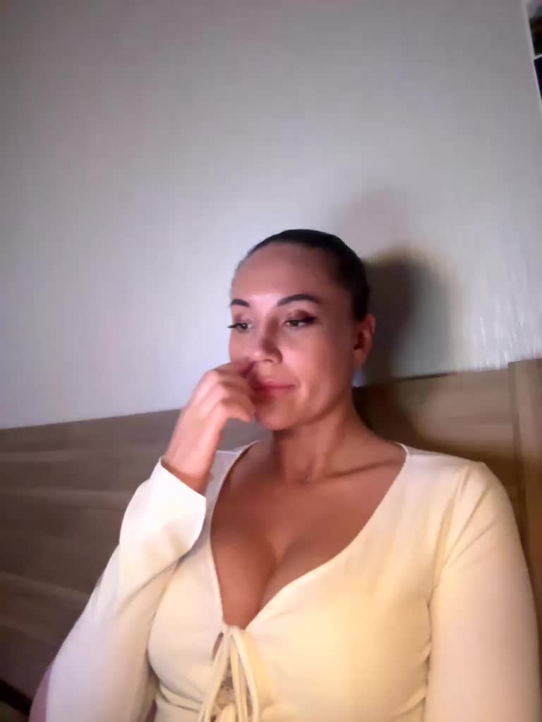 QWEENII Live Sex June 16, 2026