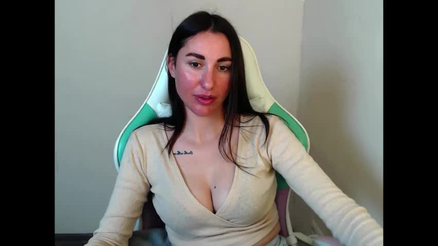 cammila_horn Live Sex June 16, 2026