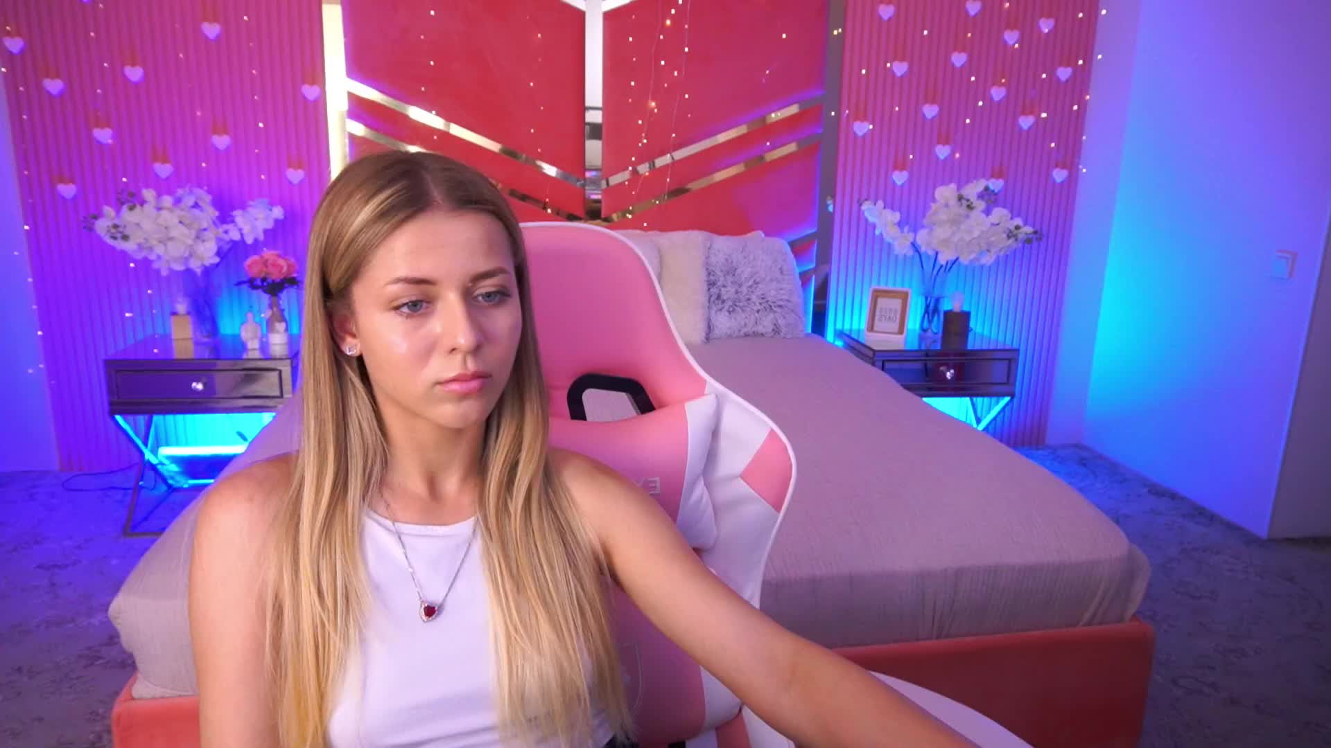 LoveeDove Live Sex June 17, 2026