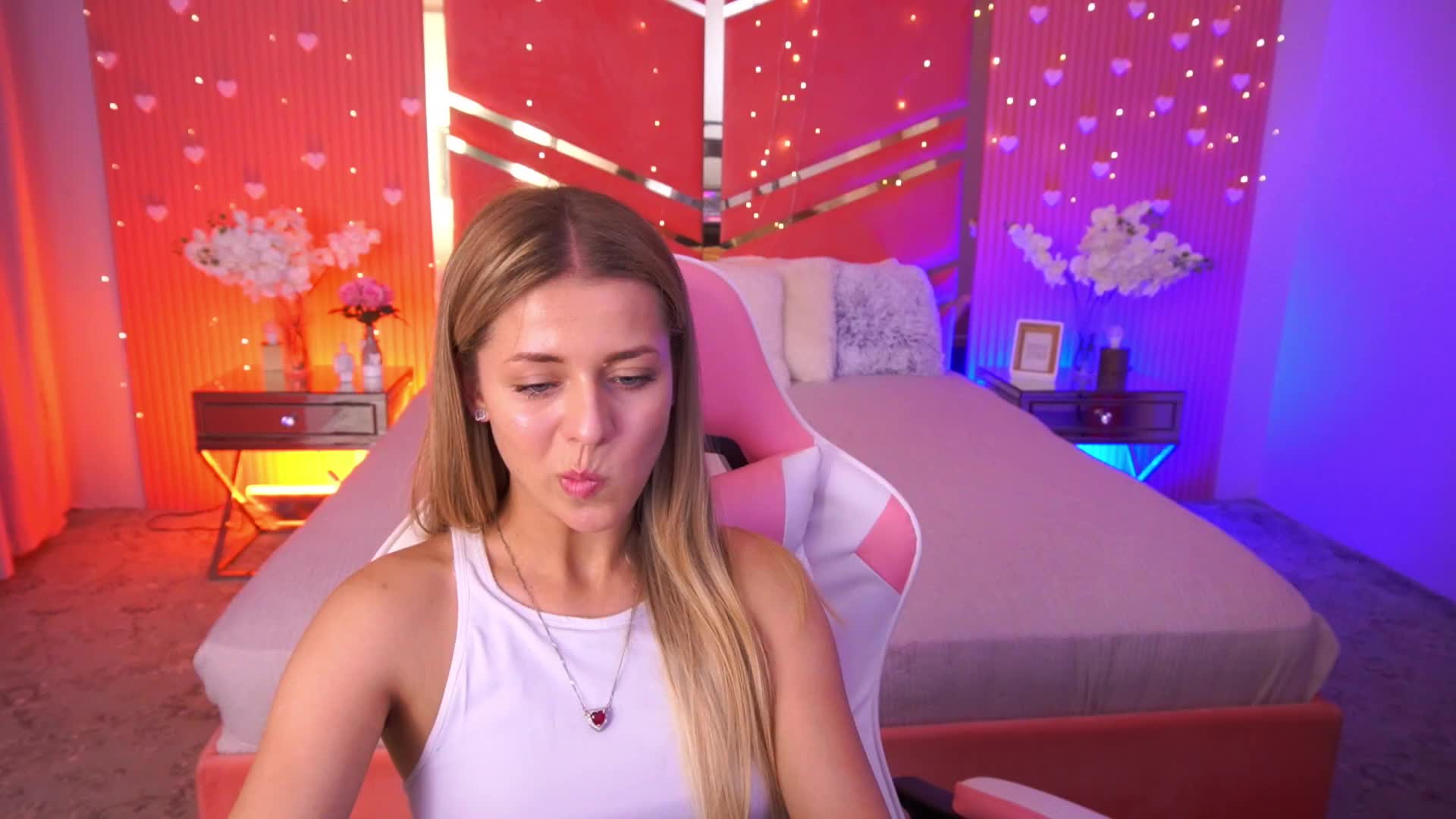 LoveeDove Live Sex June 18, 2026