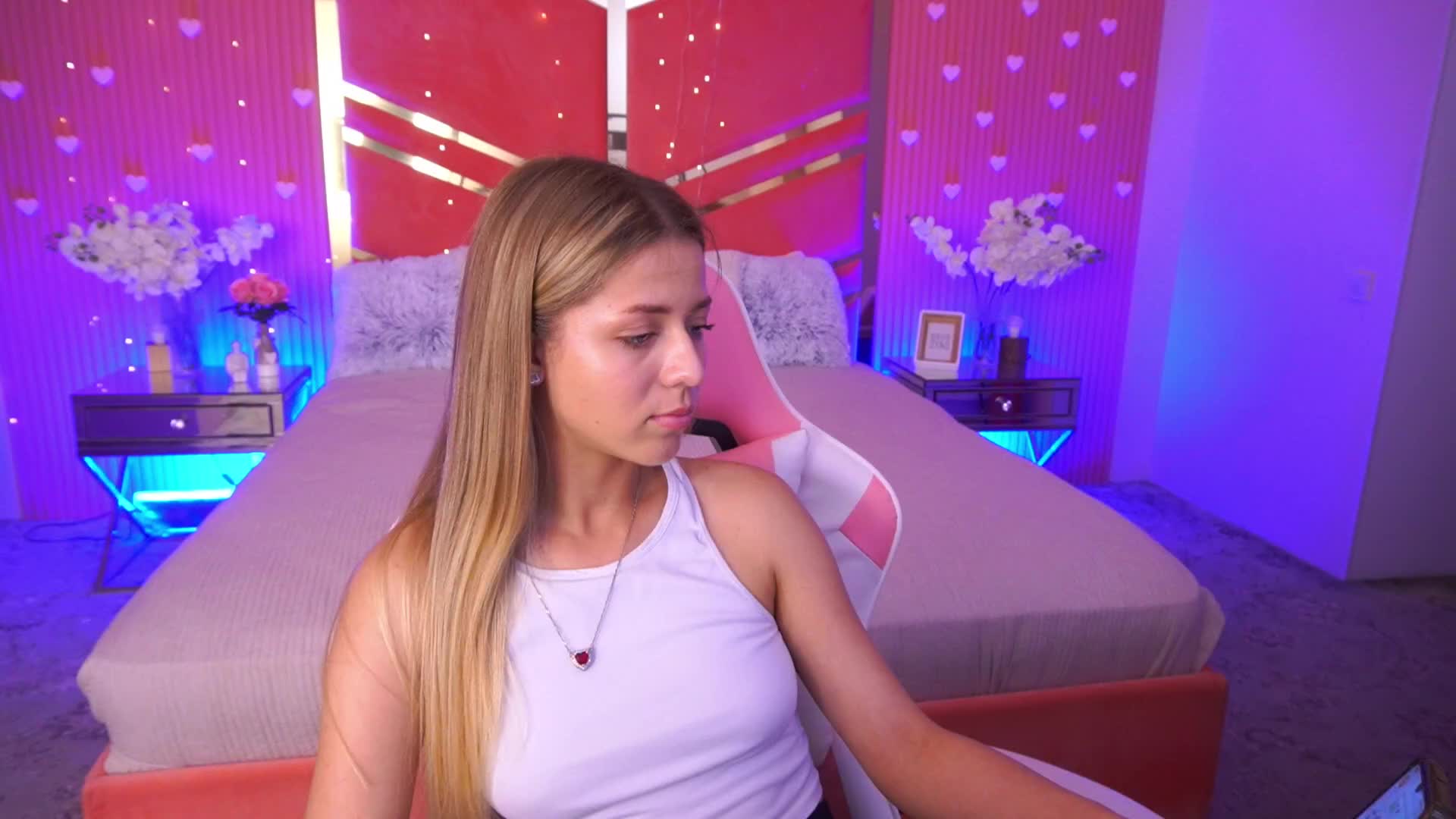 LoveeDove Live Sex June 18, 2026