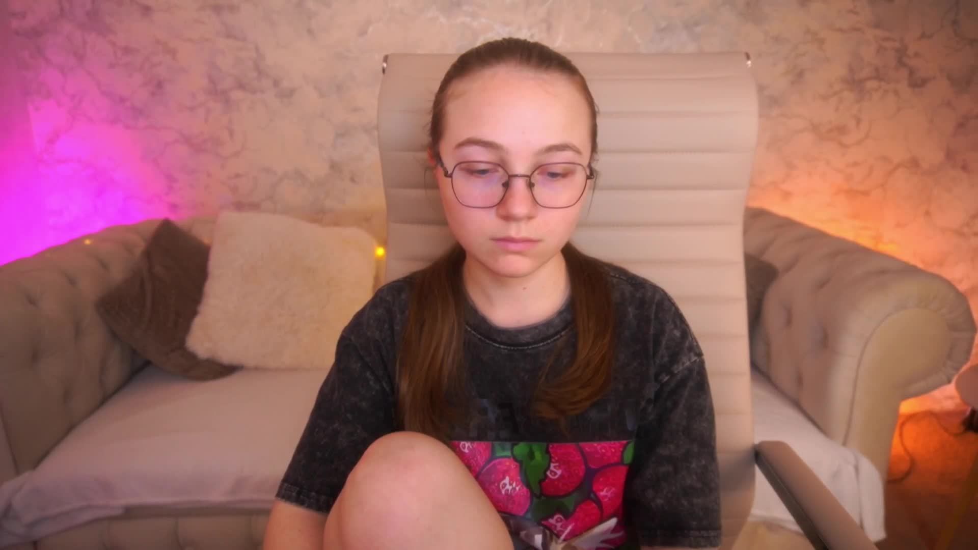 ArrinaWairr Live Sex June 19, 2026