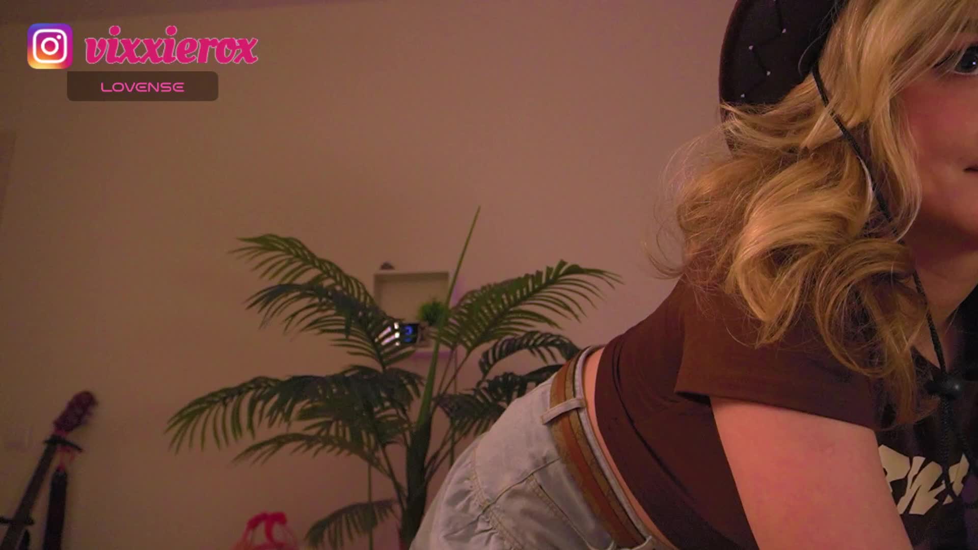 VixXxie Live Sex June 19, 2026