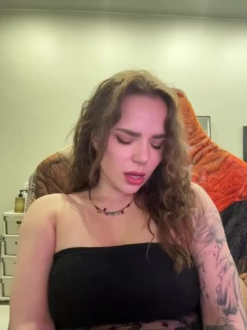 MiniNika Live Sex June 24, 2026