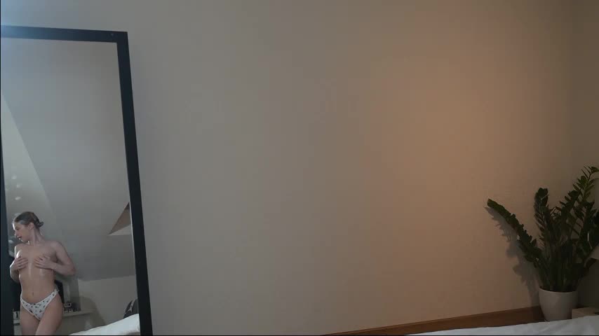 ella_twinkl Live Sex July 1, 2026