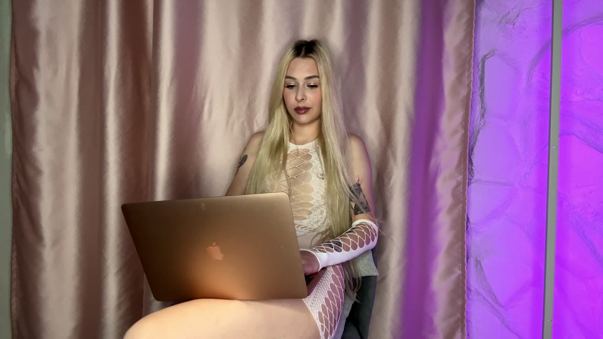 leilaelli Live Sex July 18, 2026