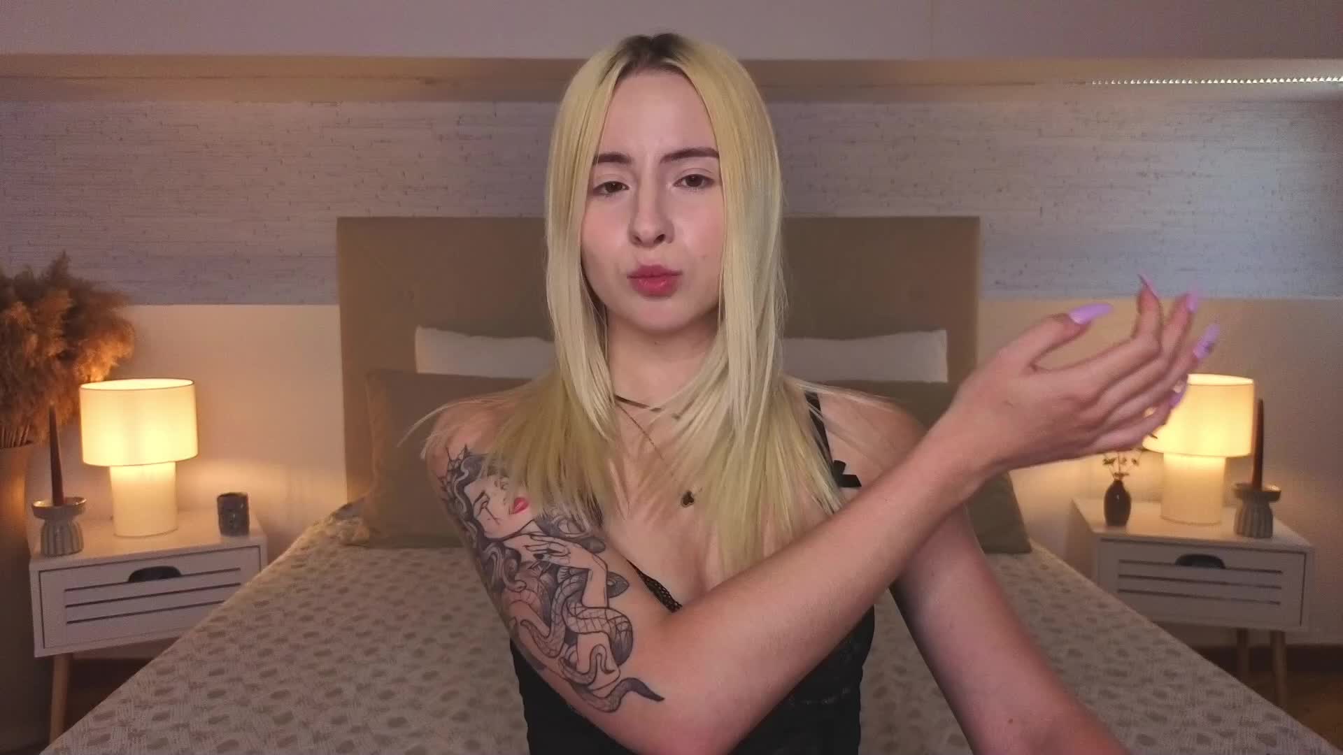 Bella-crazyy Live Sex August 4, 2026