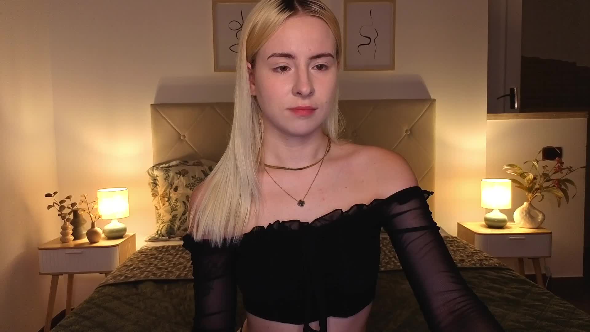 Bella-crazyy Live Sex August 7, 2026