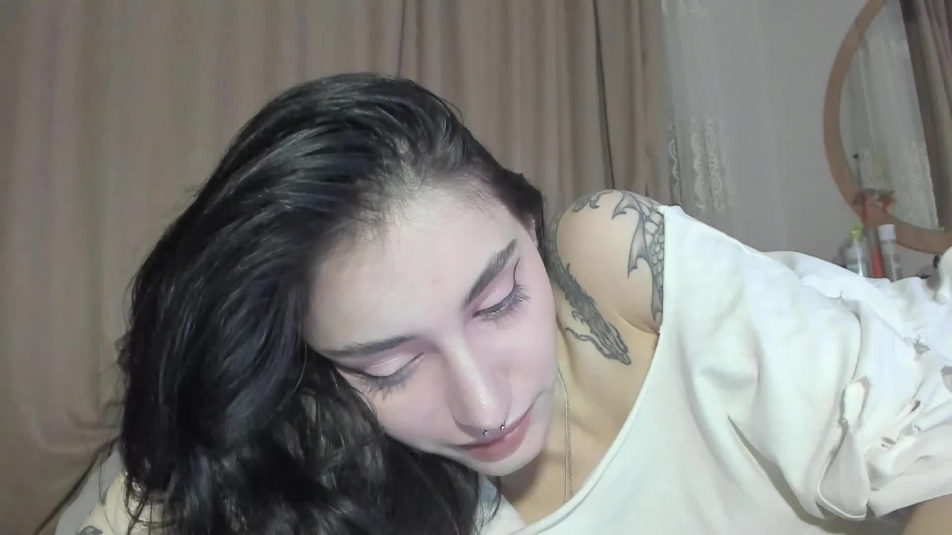 lesyalis Live Sex August 10, 2026