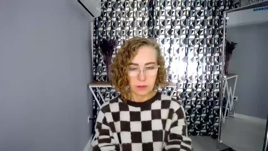 queen_a_n_i Live Sex August 17, 2026