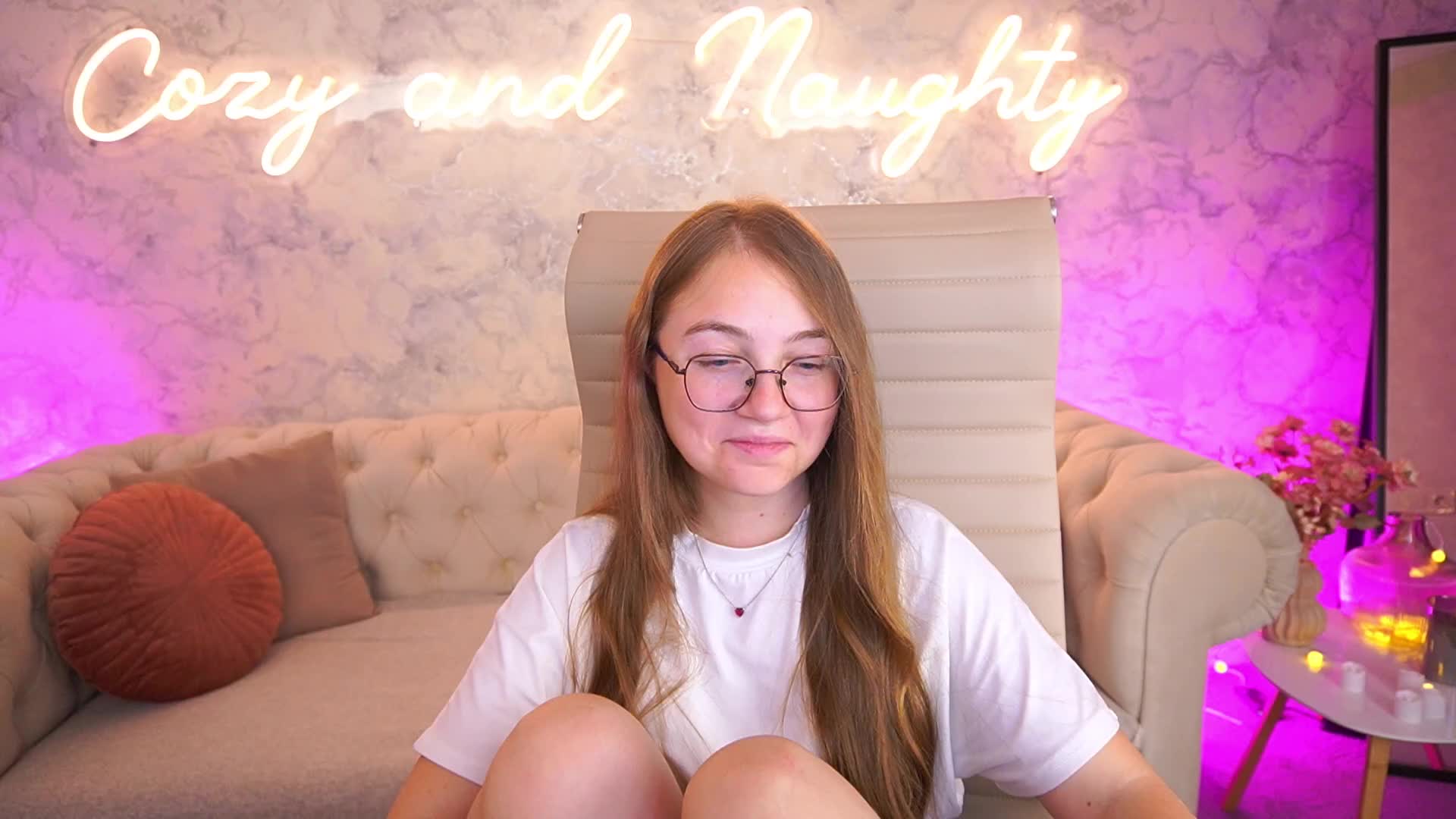 ArrinaWairr Live Sex August 19, 2026